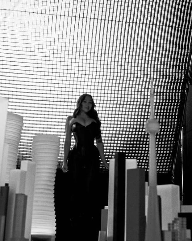 FOTO Ukrajinsku ljepoticu grudi su proslavile, a sada ih želi smanjiti: 'Svi bulje u mene'