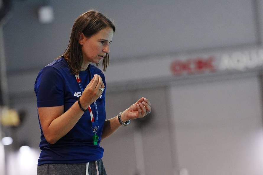 'Barakudice' ispisuju povijest: Idu u školu i na fakultet, rade u banci i sanjaju frizerski salon