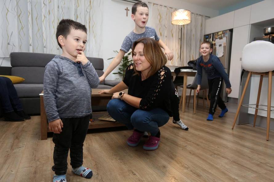 Draga, pa mali ima 5 kg! Beba Mihael nije stao ni u pidžamicu