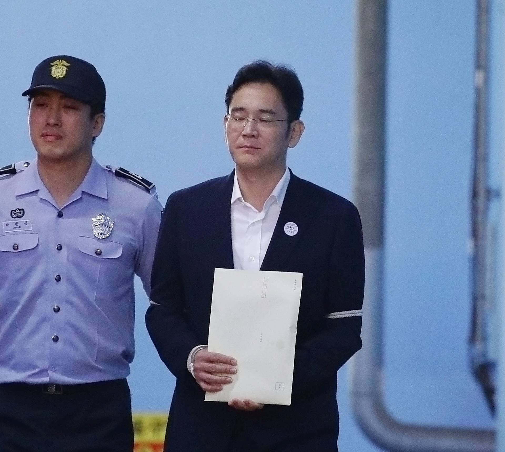 Lee Jae-yong, Samsung Group heir, leaves after his verdict trial at the Seoul Central District Court in Seoul