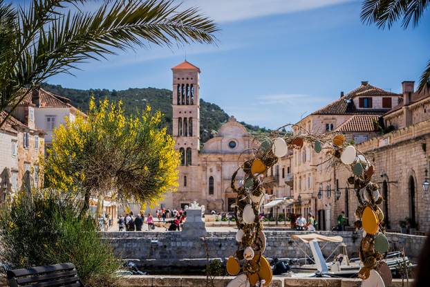 Sunčan dan na Hvaru 