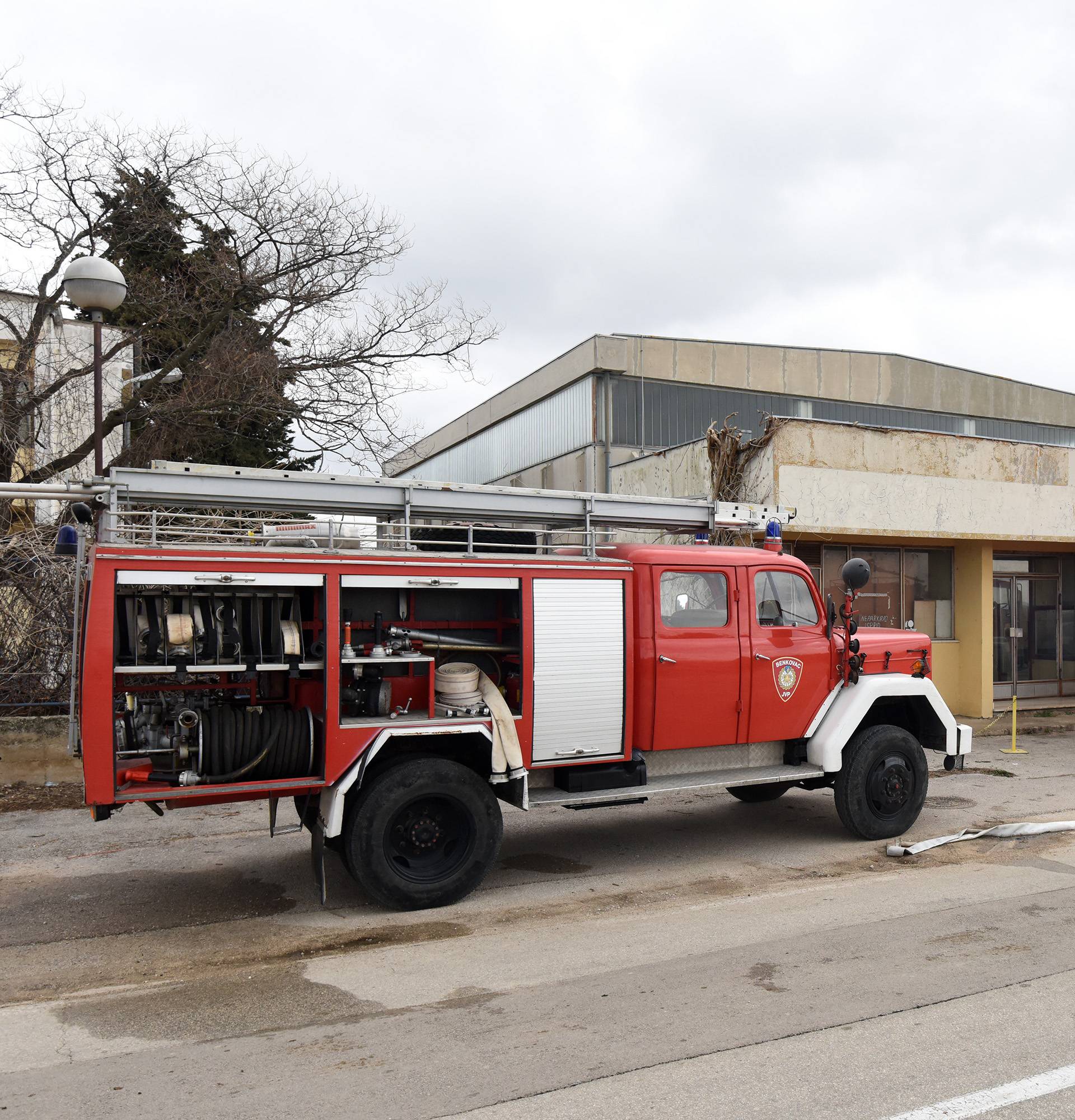 Eksplozija i požar u Benkovcu: Gorjela bivša tvornica Kepol