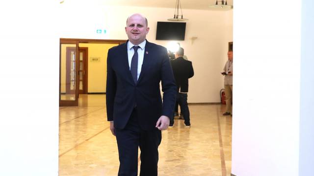 Zagreb: Zastupnici dolaze na sjednicu Kluba zastupnika vladajuÄe koalicije