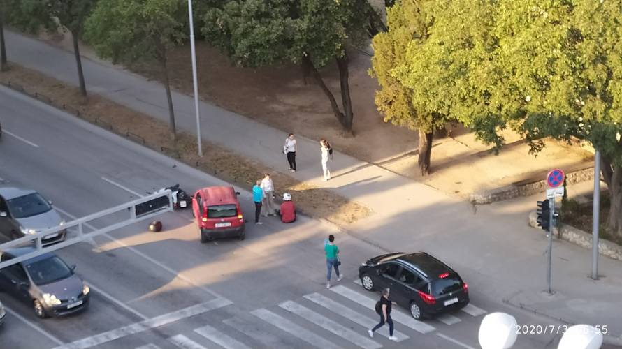 Sudarili se motocikl i automobil u Splitu, jedan čovjek ozlijeđen