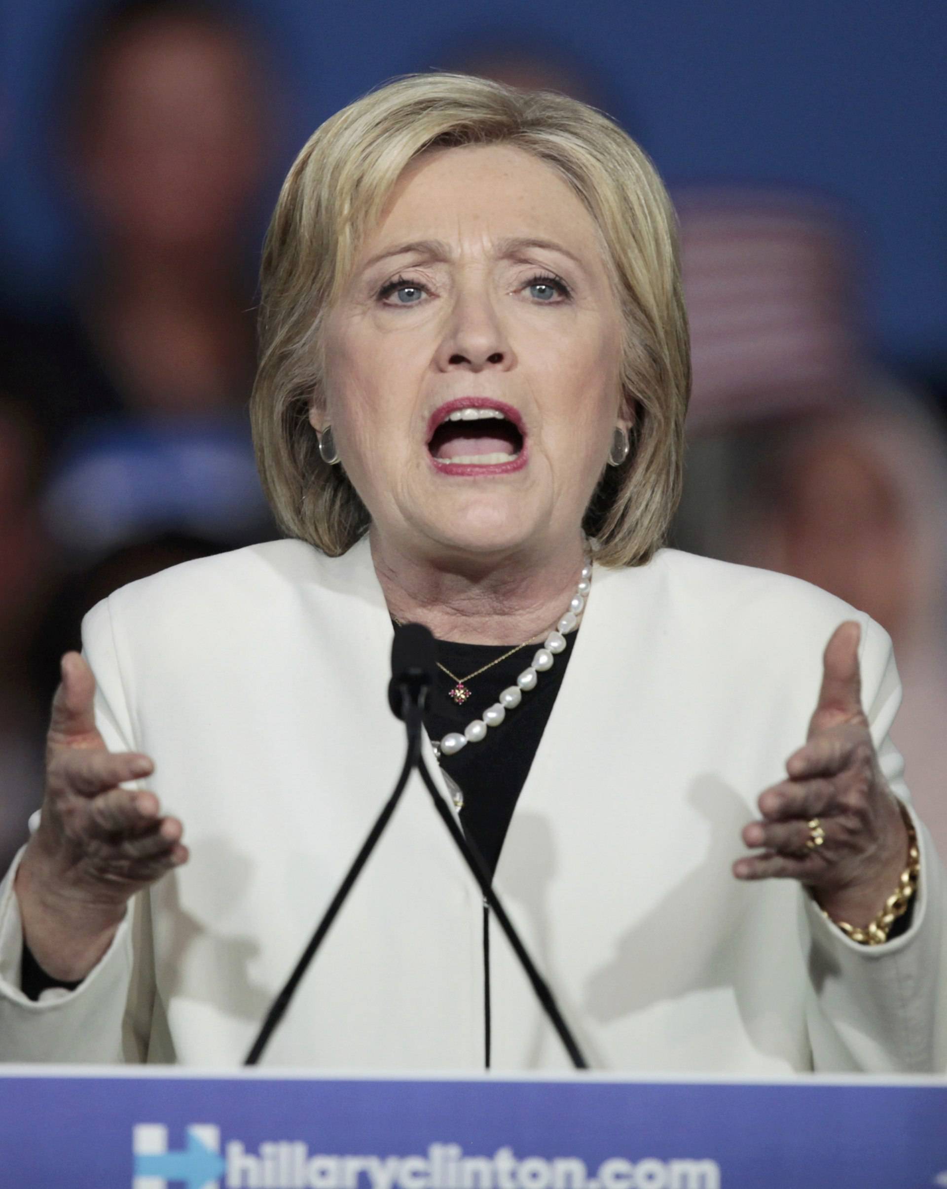 Clinton odgovarala FBI-ju u istrazi elektroničke pošte