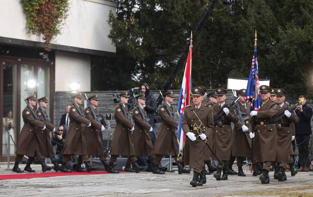 Zagreb: Svečano postrojavanje Hrvatske vojske na inauguraciji predsjednika Zorana Milanovića