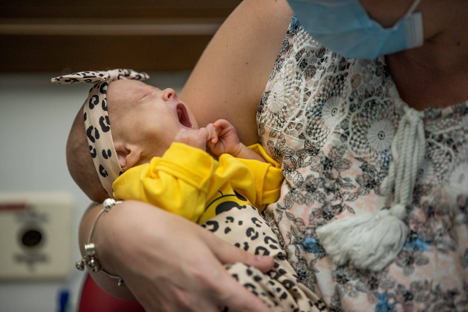 Beba u Osijeku rođena s tek 414 grama:  Prava je mala mrgudica