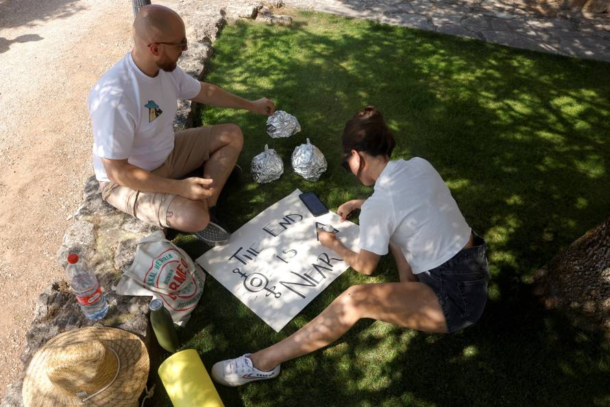 Preparations for the solar eclipse in Villalibado