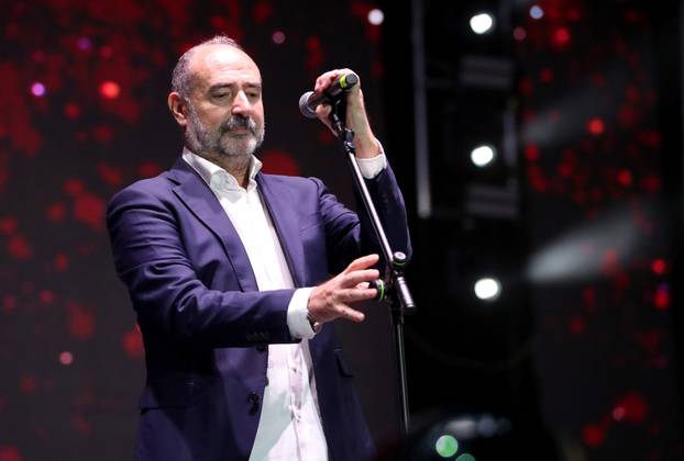 Koncert "Imotski ne zaboravi" na kojem nastupaju Bulić, Zečić i Thompson