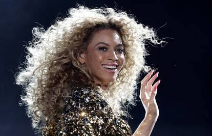 Beyonce oduševila publiku s dekolteom i vrućim hlačicama