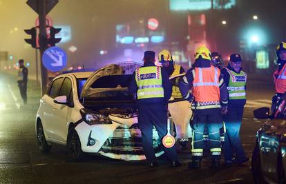Sudar dva auta na Zagrebačkoj aveniji, jedan čovjek ozlijeđen: 'Vatrogasci su ga izvlačili van'