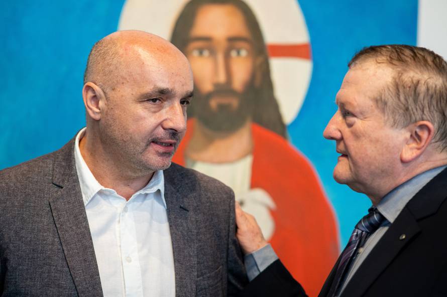 Zagreb: Otvorenje izložbe Tomislava Buntaka na kojoj predstavlja oltarni poliptih izrađen za crkvu sv. Antuna Padovanskog