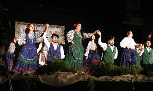 FOTO Folklor u Bjelovaru: Ve&ccaron;er nacionalnih manjina odu&scaron;evila