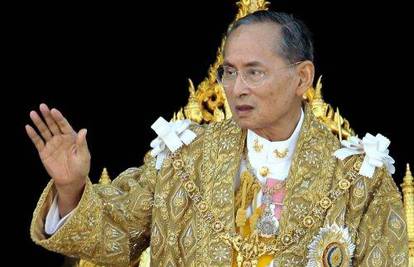 Tajlandski kralj završio u bolnici zbog jake groznice