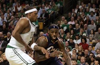 Miamiju triler, Pierce vodio Celticse protiv Dallasa