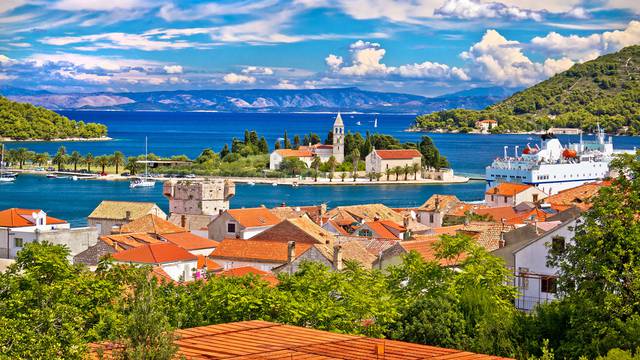 Scenic,Island,Of,Vis,Waterfront,,Dalmatia,,Croatia