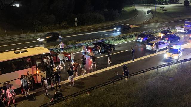 Zagreb: Torcida na povratku na autocesti napala policiju koja je uzvratila vatrenim oružjem