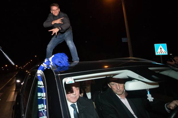 FOTO Suze, poljupci i - očaj na licu. Ovako su političari ulazili i odlazili iz zatvora u Remetincu