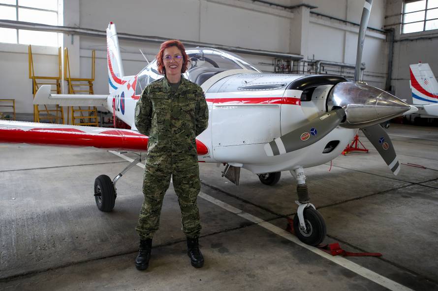 Bojnica Melita: Naše pilote učim zanatu i ganjam titulu misice