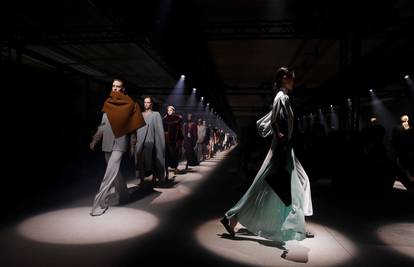 Moderne boho kraljice ulaze u čisti svijet Givenchy luksuza