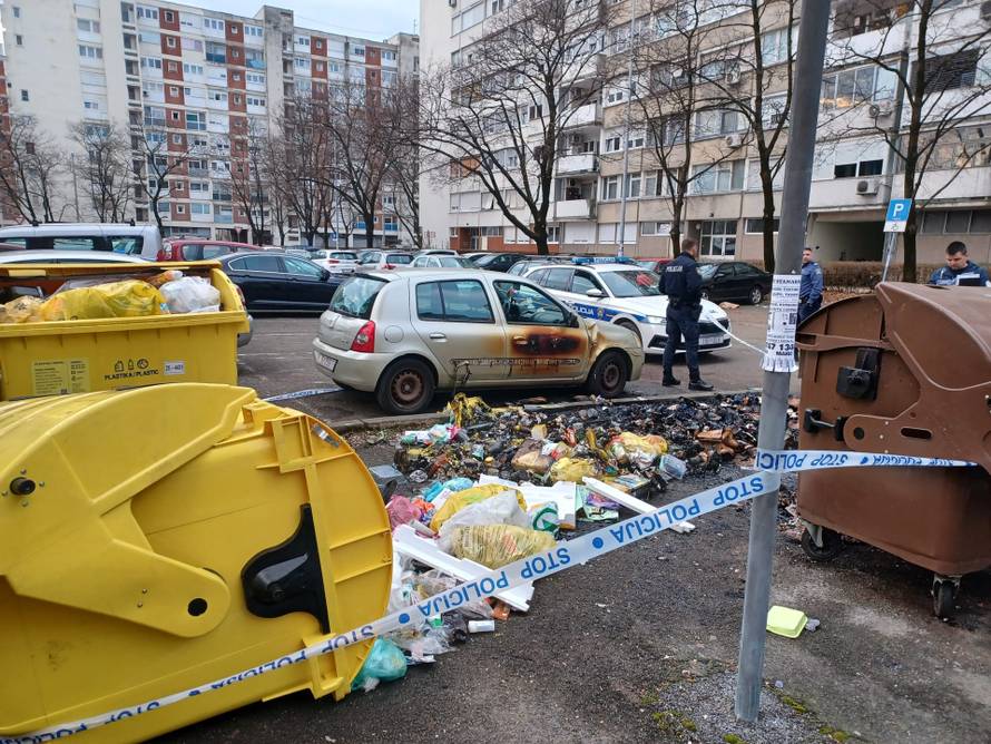 VIDEO Policija o požarima u Sopotu: Gorjeli spremnici za papir, oštećen  parkirani Renault