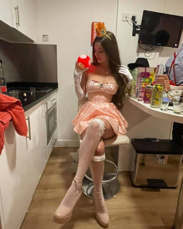 FOTO U Engleskoj pobijedio prvi AI klon misice! Jessica govori 150 jezika. Pljušte kritike...