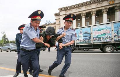 Stotine uhićenih u Kazahstanu: Prosvjedovali su protiv 'izbora'