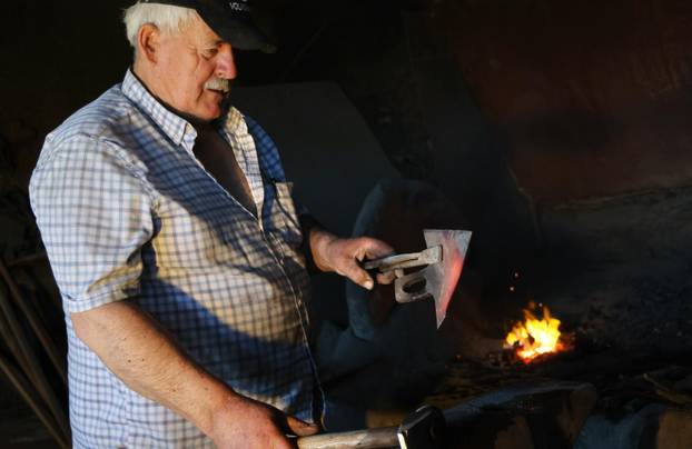 Kovač Nediljko Nogalo iz Slivnog kod Imotskog