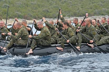 FOTO Vojska na Korčuli prošla vodenu fazu obuke za vođe