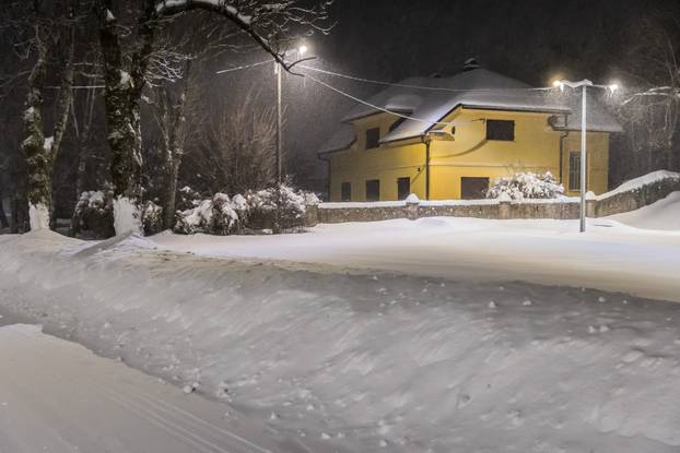 Snježni ugođaj u Gračacu