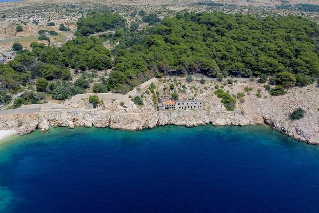 Pogled iz zraka na "Hrvatski Alcatraz"