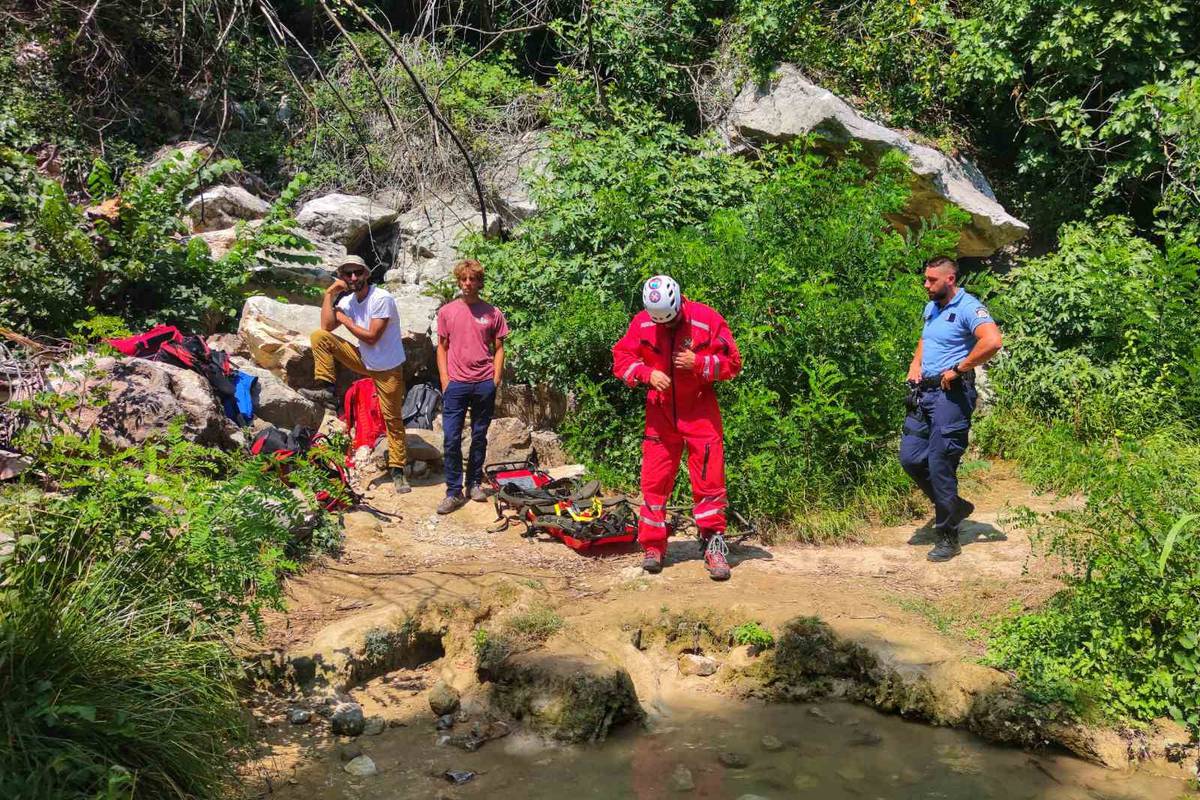 Turist se onesvijestio u kanjonu Cetine: Spustili ga niz stijenu visine 15 metara i predali Hitnoj