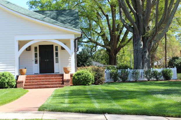 Beautiful,Exterior,House,In,Rural,Suburban,Neighborhood.,North,Carolina,,South