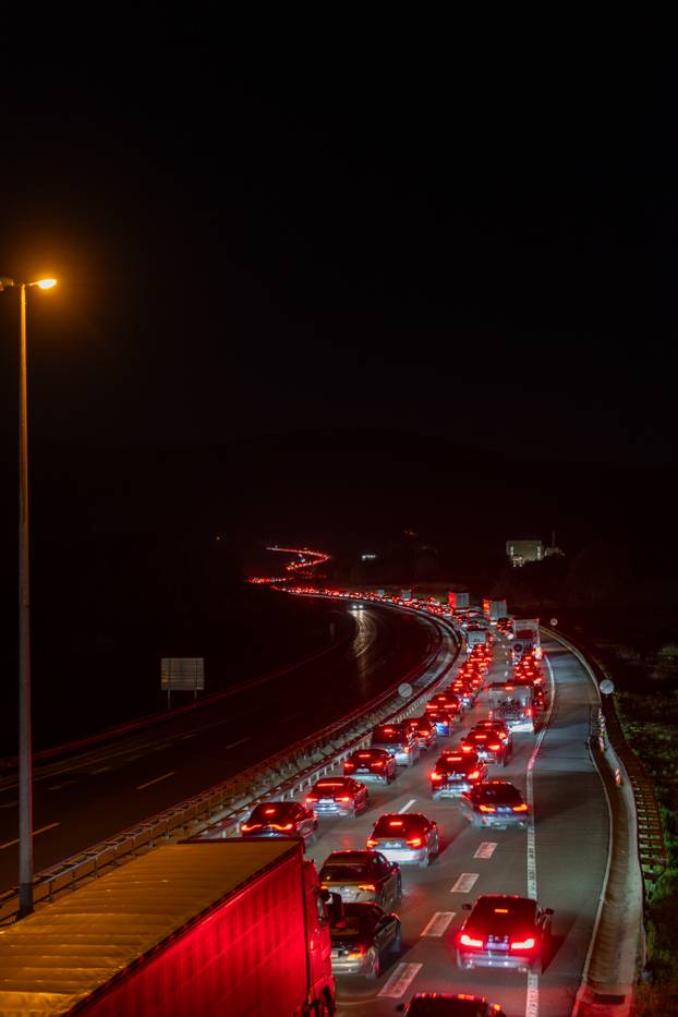 Brinje: Velika kolona vozila ispred tunela na autocesti A1 