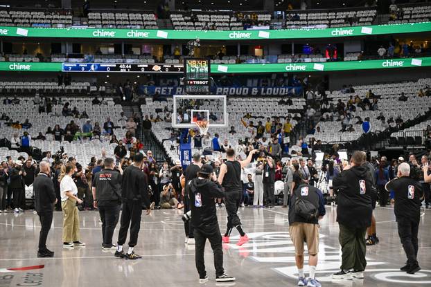 NBA: Los Angeles Lakers at Dallas Mavericks