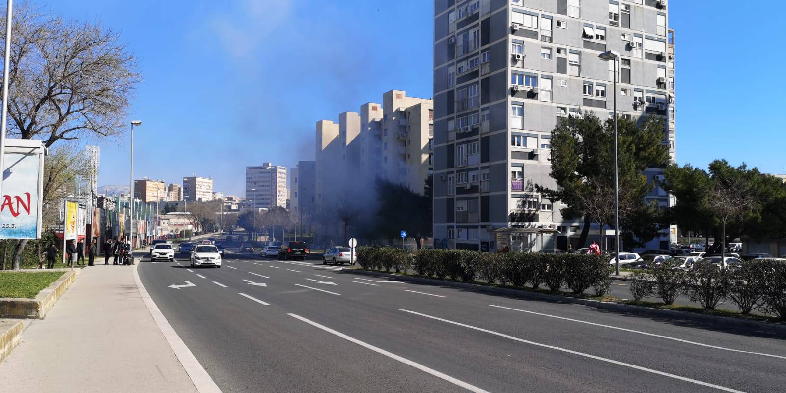 Buktinja u Splitu: Zapalio se parkirani auto, gorjela još tri