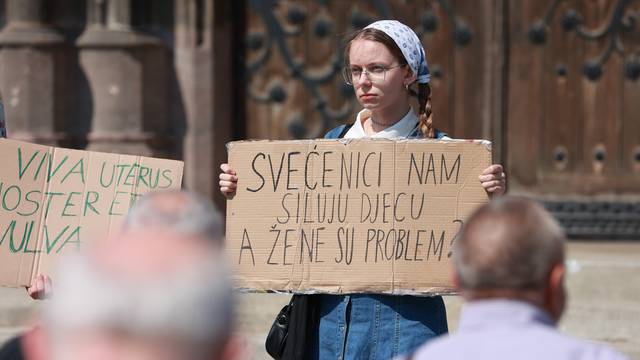 Osijek: Građanke protiv molitelja krunica