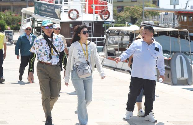 Šibenik: Po najve?oj temperaturi turisti razgledavaju ljepote grada