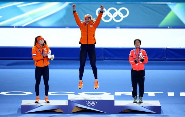 Speed Skating - Women's 1000m Victory Ceremony
