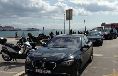 Pauk ju ne dira: Fani Horvat parkirala BMW na taksi stanici