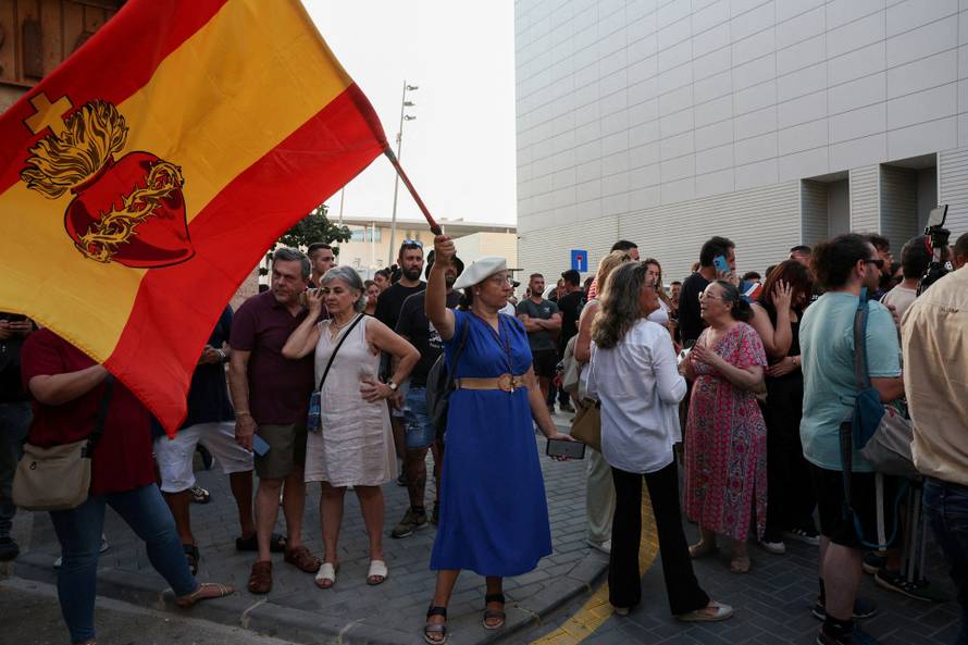 Anti-migrant unrest following attack on elderly man by unknown assailants, in Torre Pacheco