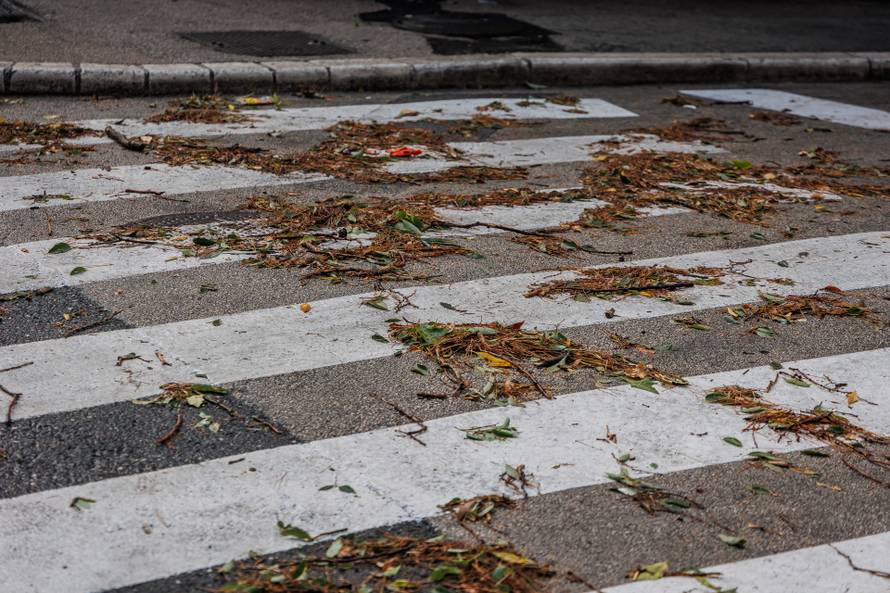 Nevrijeme poharalo Split, vatrogasci imaju pune ruke posla