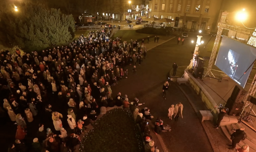 VIDEO Velika gužva ispred HNK Zagreb: Izravan prijenos baleta Orašar oduševio je građane...