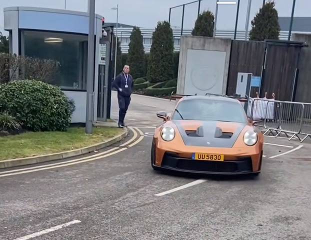 FOTO Mijenja ime na dresu, ali i aute, kao čarape! Pogledajte impresivnu Haalandovu garažu