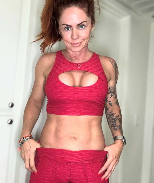 FOTO Vruća trenerica pilatesa dala otkaz zbog provokativnih fotki: 'Sad sam bolja mama'