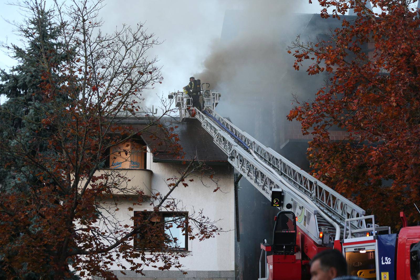 Zagreb: U napuštenoj kući u Sesvetema tijekom popodneva izbio požar