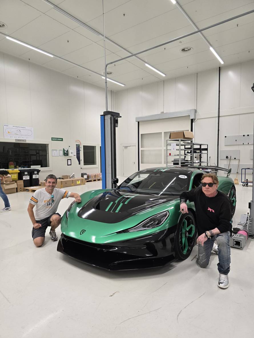 Axl Rose stigao u Lijepu Našu: 'Oduševili su ga vino i mjesto, a posebno mamini slanci i rajčica'