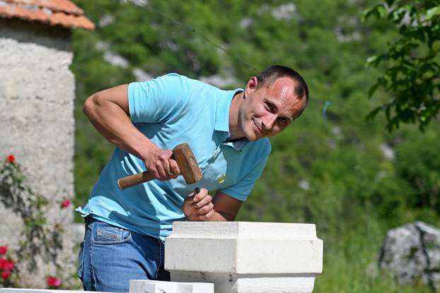 Vrgorac, 07.05.2024 -  Mate Begovic na setu Ljubav je na selu