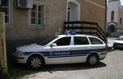 Policajci kažu da je laž da su se tukli pred turistima