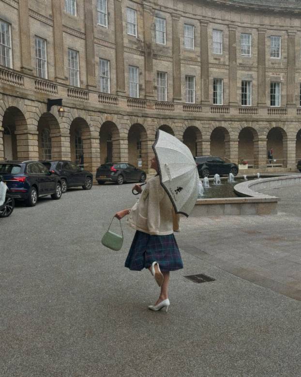 FOTO Mlada ljepotica obožava vintage stil - u retro krpicama donosi seksepil iz 1950-ih